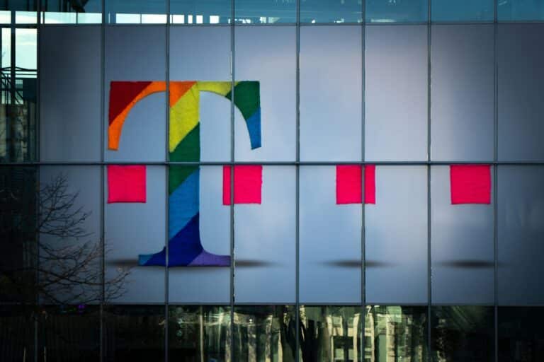 3D tisk posune telekomunikace s kompaktními generátory paprsků
