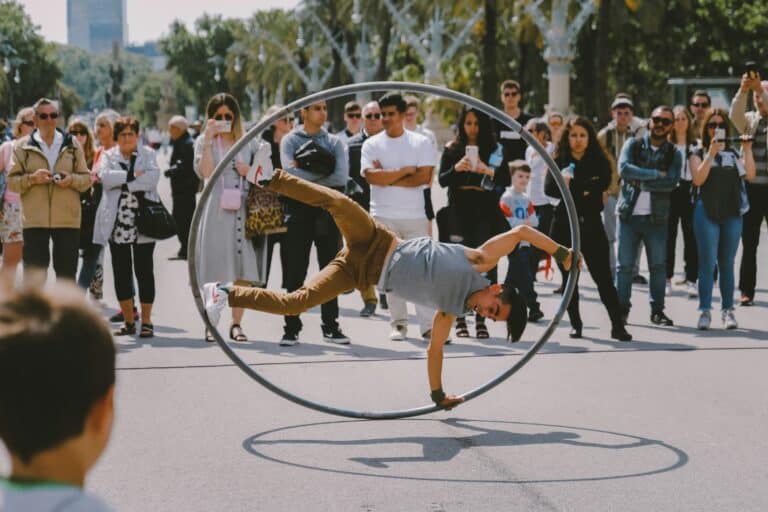 Fyzika hula hoopingu: Objevování tajemství rotace
